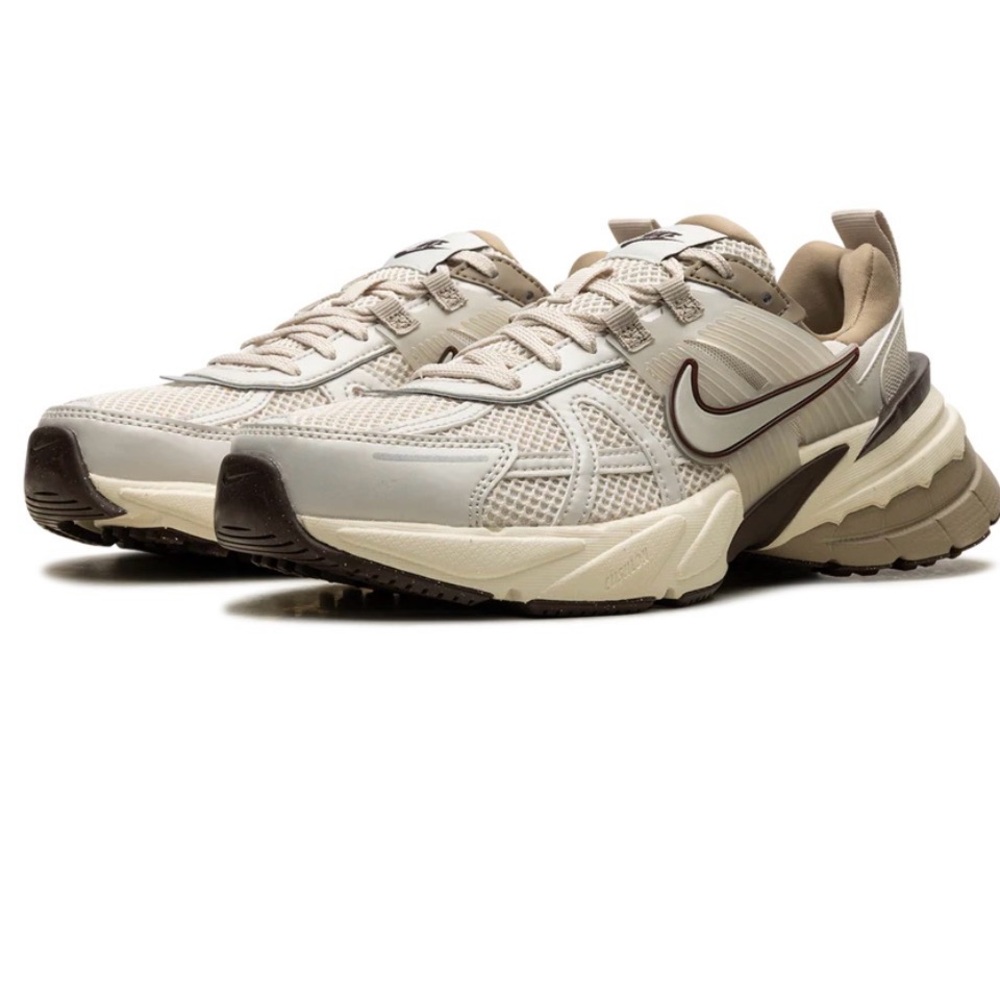 NWOT Nike V2K Run “Light Orewood Brown”